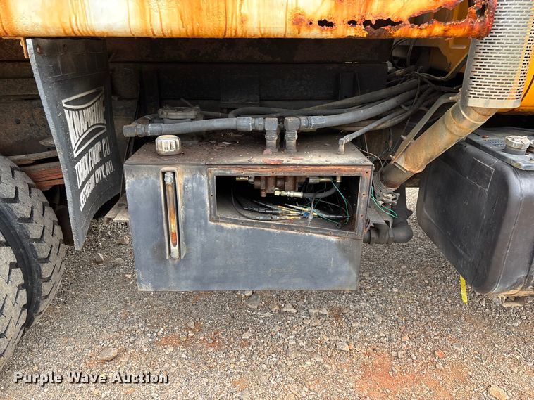 image for item ED2283 2002 Chevrolet C8500 dump truck