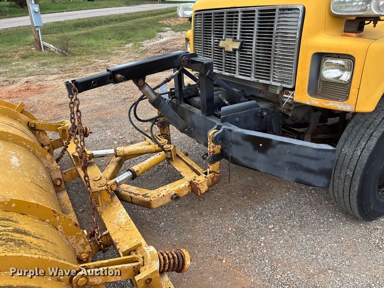 image for item ED2283 2002 Chevrolet C8500 dump truck
