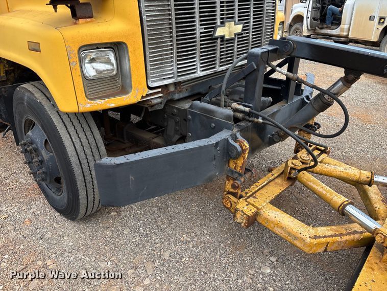 image for item ED2283 2002 Chevrolet C8500 dump truck