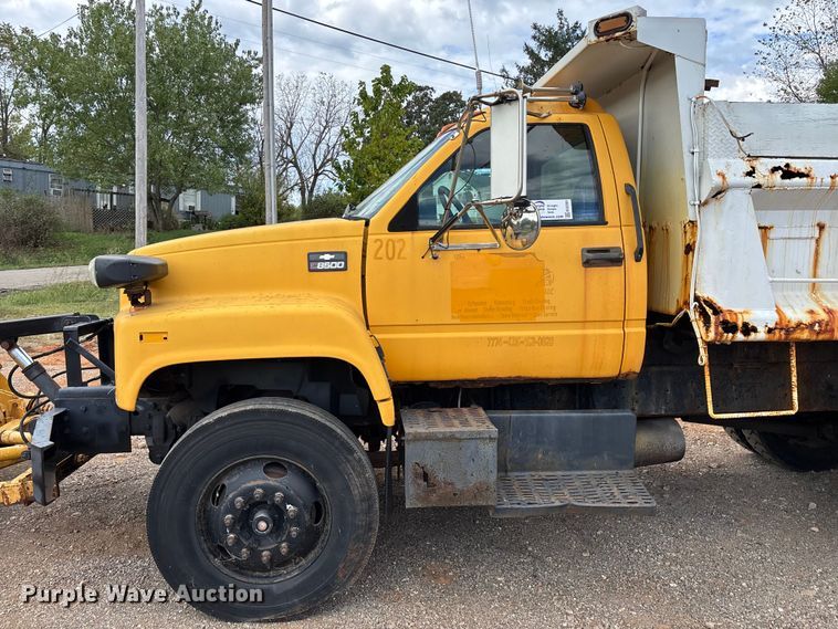 image for item ED2283 2002 Chevrolet C8500 dump truck