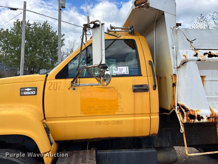 image for item ED2283 2002 Chevrolet C8500 dump truck