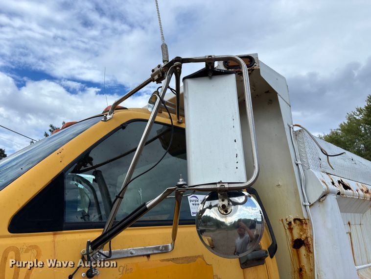 image for item ED2283 2002 Chevrolet C8500 dump truck
