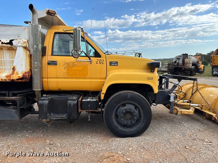 image for item ED2283 2002 Chevrolet C8500 dump truck