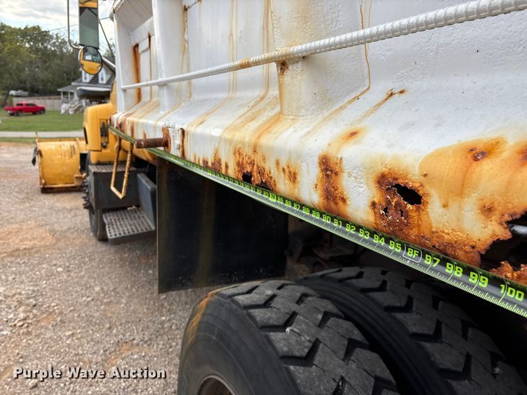 image for item ED2283 2002 Chevrolet C8500 dump truck