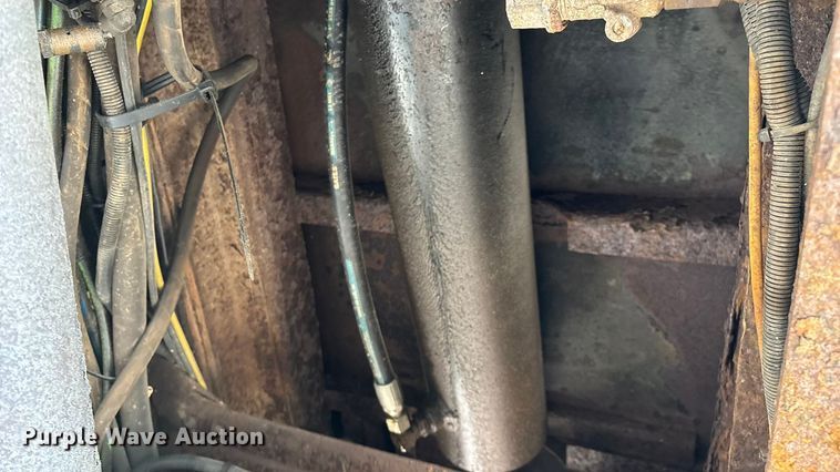 image for item ED2283 2002 Chevrolet C8500 dump truck