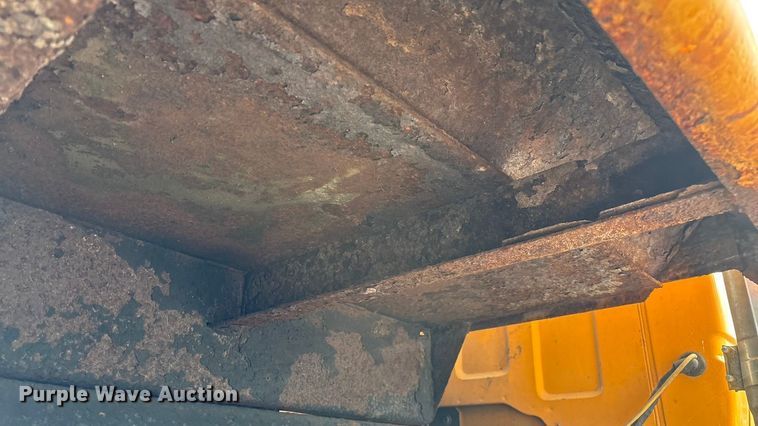 image for item ED2283 2002 Chevrolet C8500 dump truck