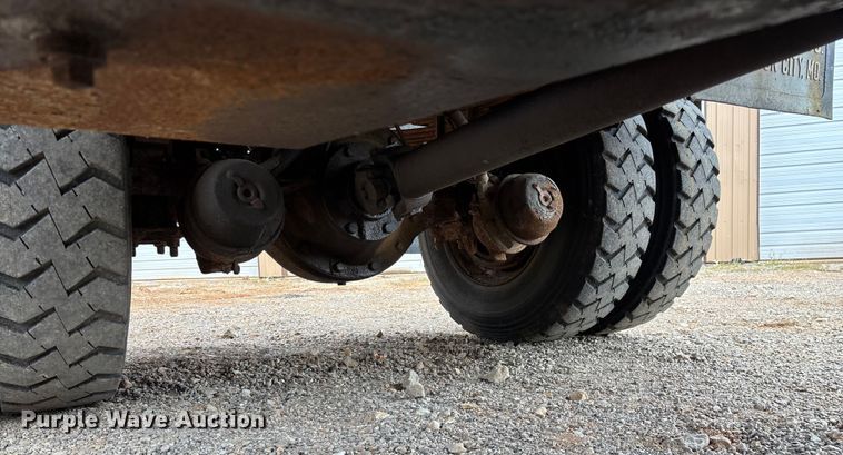 image for item ED2283 2002 Chevrolet C8500 dump truck