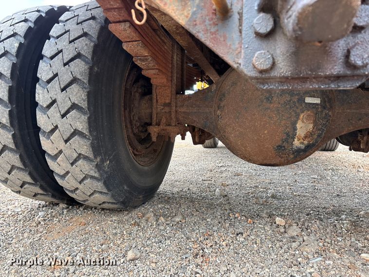 image for item ED2283 2002 Chevrolet C8500 dump truck