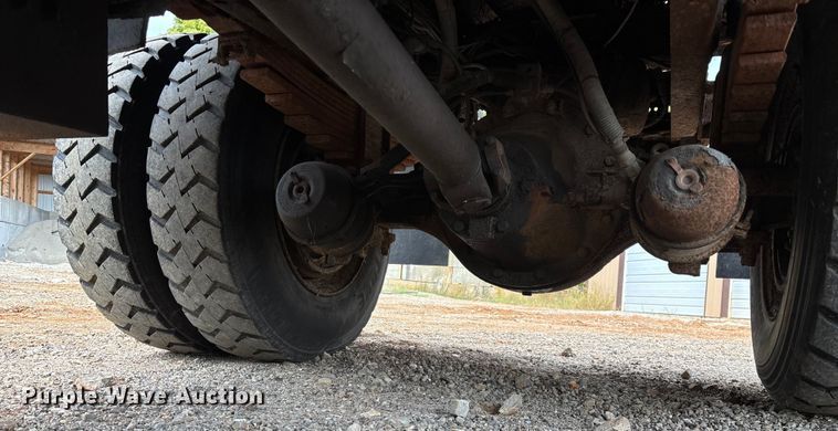 image for item ED2283 2002 Chevrolet C8500 dump truck