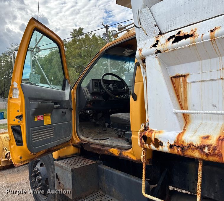 image for item ED2283 2002 Chevrolet C8500 dump truck
