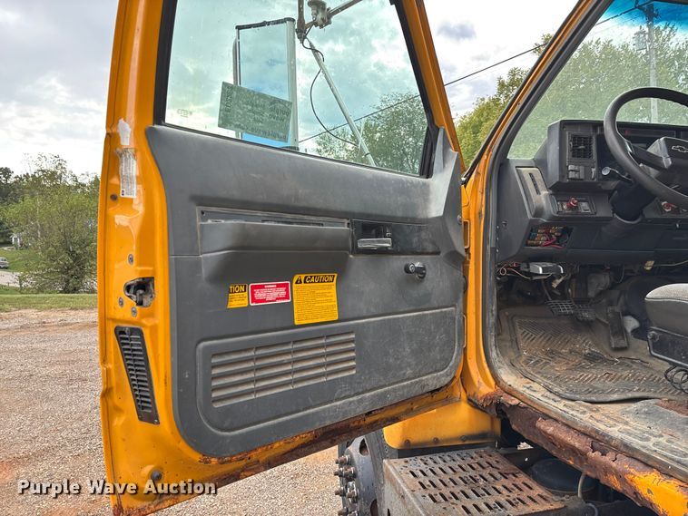 image for item ED2283 2002 Chevrolet C8500 dump truck