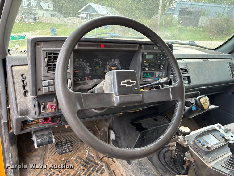 image for item ED2283 2002 Chevrolet C8500 dump truck