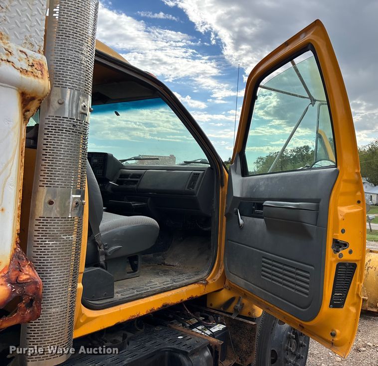 image for item ED2283 2002 Chevrolet C8500 dump truck