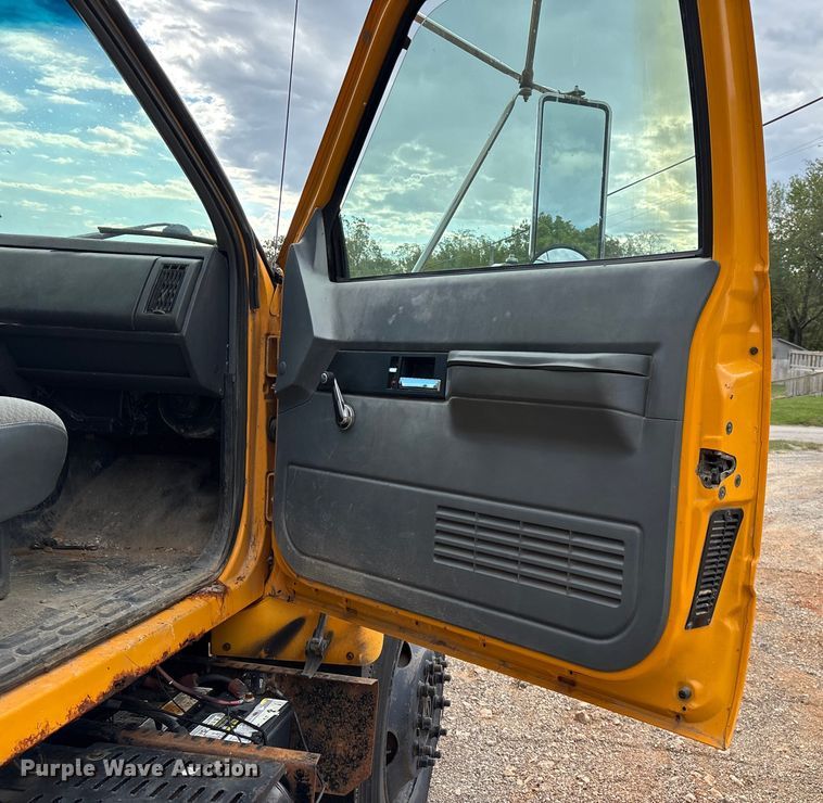 image for item ED2283 2002 Chevrolet C8500 dump truck