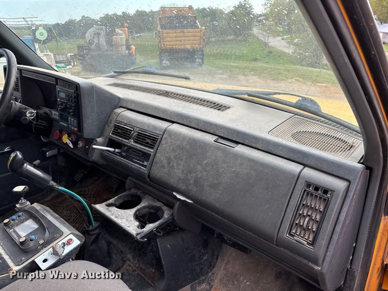 image for item ED2283 2002 Chevrolet C8500 dump truck