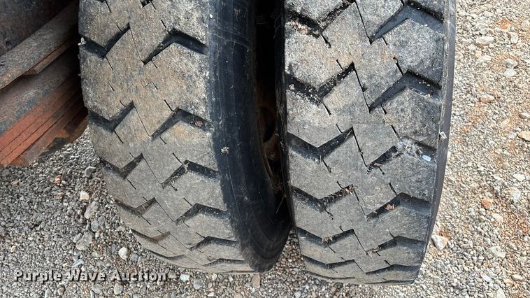 image for item ED2283 2002 Chevrolet C8500 dump truck