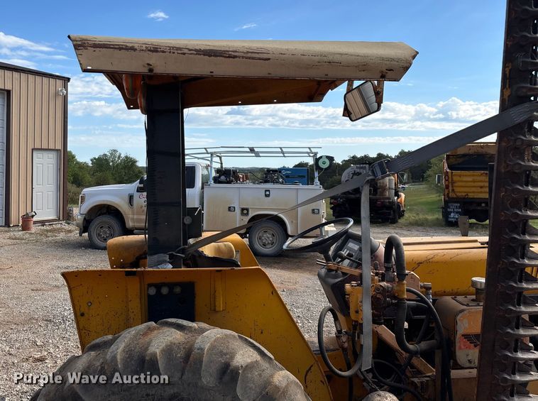 image for item ED2284 1991 Case International 495 tractor