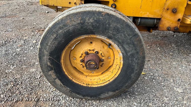 image for item ED2284 1991 Case International 495 tractor