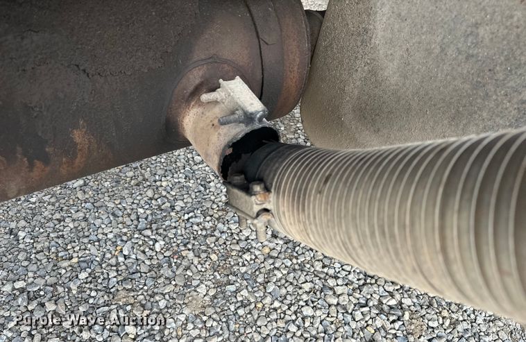 image for item EE3982 1995 Ford LT8000 dump truck