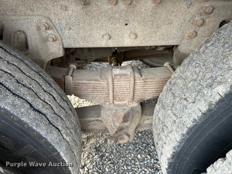 image for item EE3982 1995 Ford LT8000 dump truck