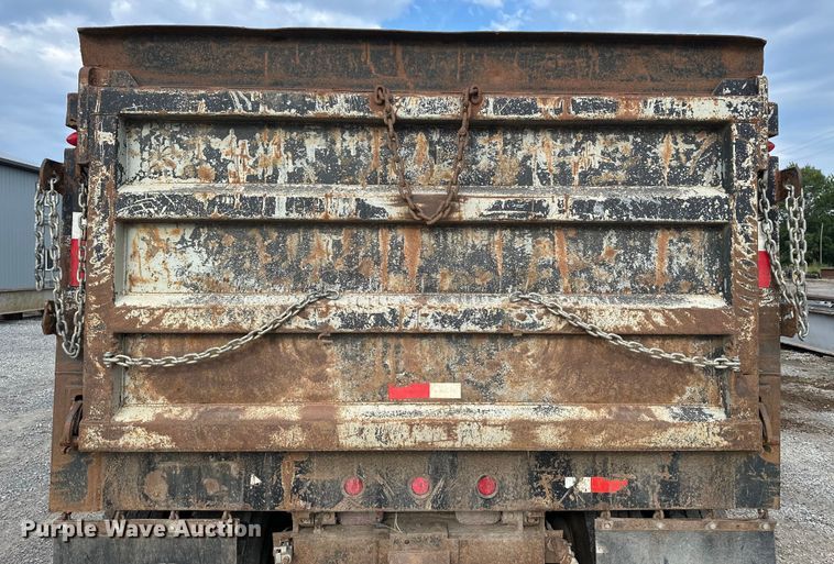 image for item EE3982 1995 Ford LT8000 dump truck