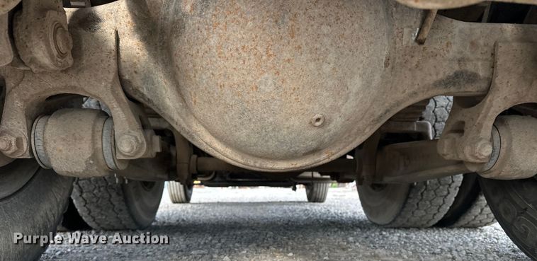 image for item EE3982 1995 Ford LT8000 dump truck