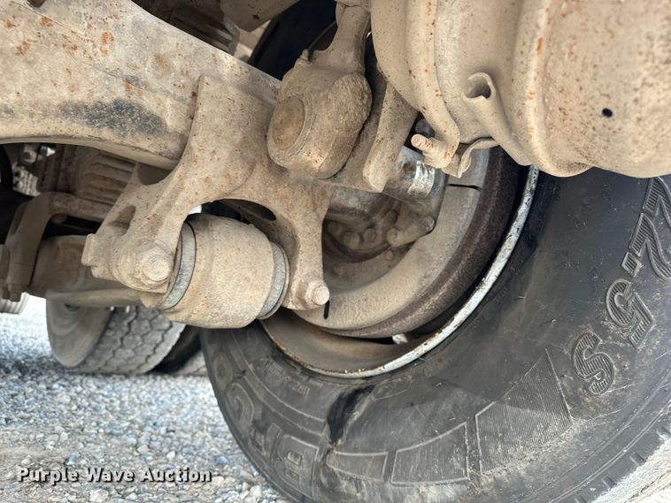 image for item EE3982 1995 Ford LT8000 dump truck