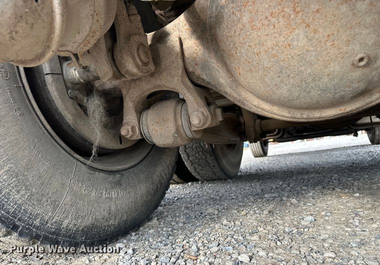 image for item EE3982 1995 Ford LT8000 dump truck