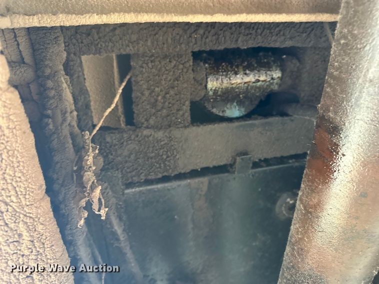 image for item EE3982 1995 Ford LT8000 dump truck