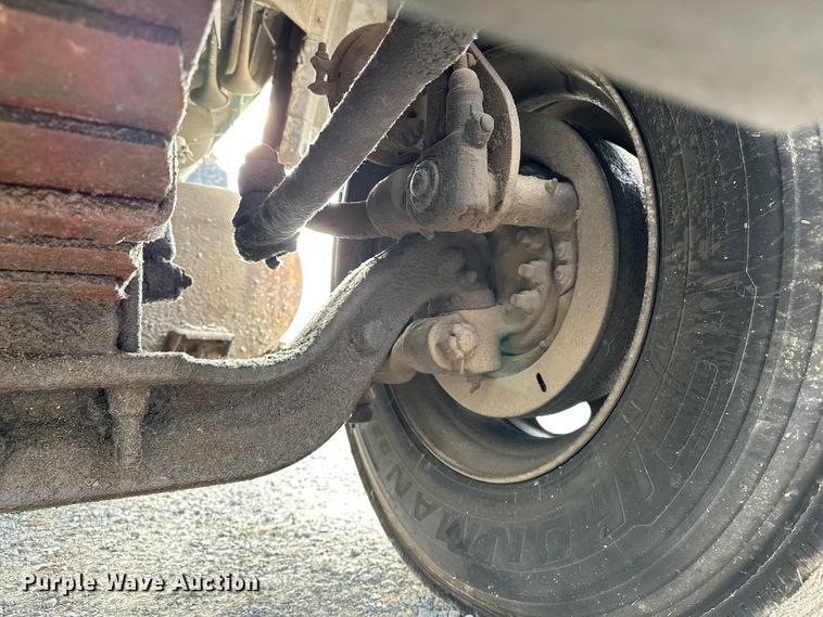 image for item EE3982 1995 Ford LT8000 dump truck