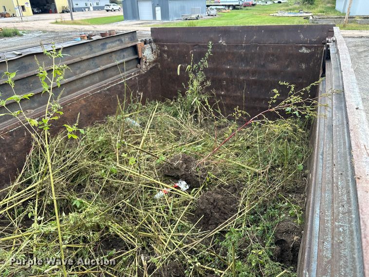 image for item EE3982 1995 Ford LT8000 dump truck