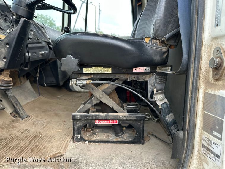 image for item EE3982 1995 Ford LT8000 dump truck