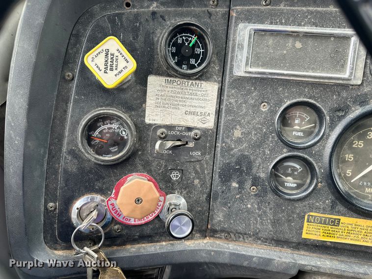 image for item EE3982 1995 Ford LT8000 dump truck