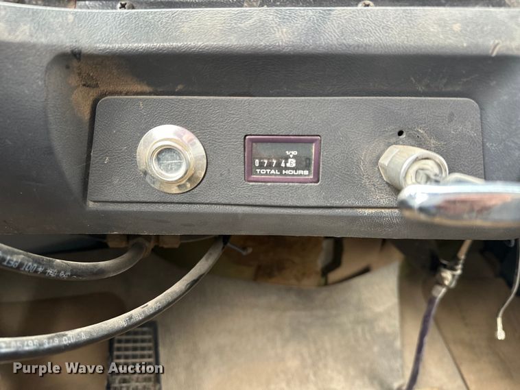 image for item EE3982 1995 Ford LT8000 dump truck