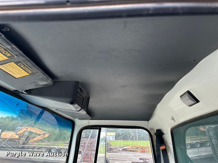 image for item EE3982 1995 Ford LT8000 dump truck