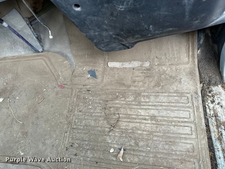 image for item EE3982 1995 Ford LT8000 dump truck