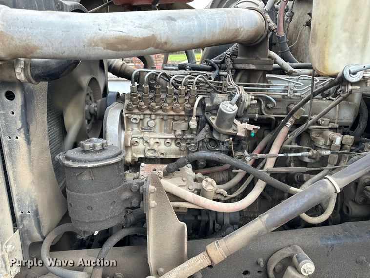 image for item EE3982 1995 Ford LT8000 dump truck