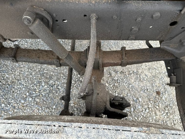 image for item EE3982 1995 Ford LT8000 dump truck