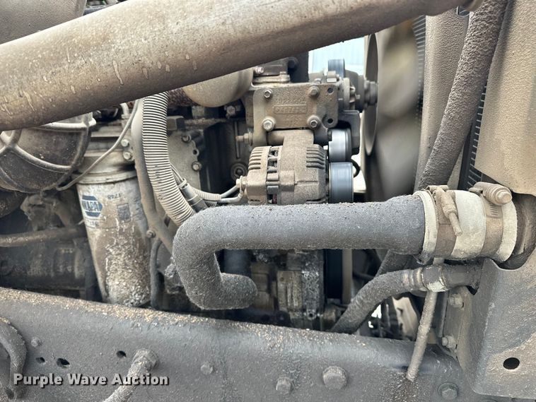 image for item EE3982 1995 Ford LT8000 dump truck