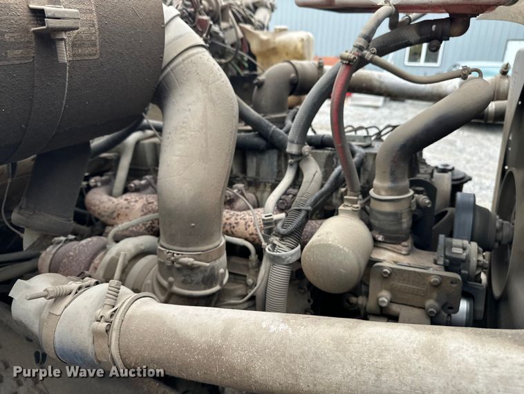 image for item EE3982 1995 Ford LT8000 dump truck