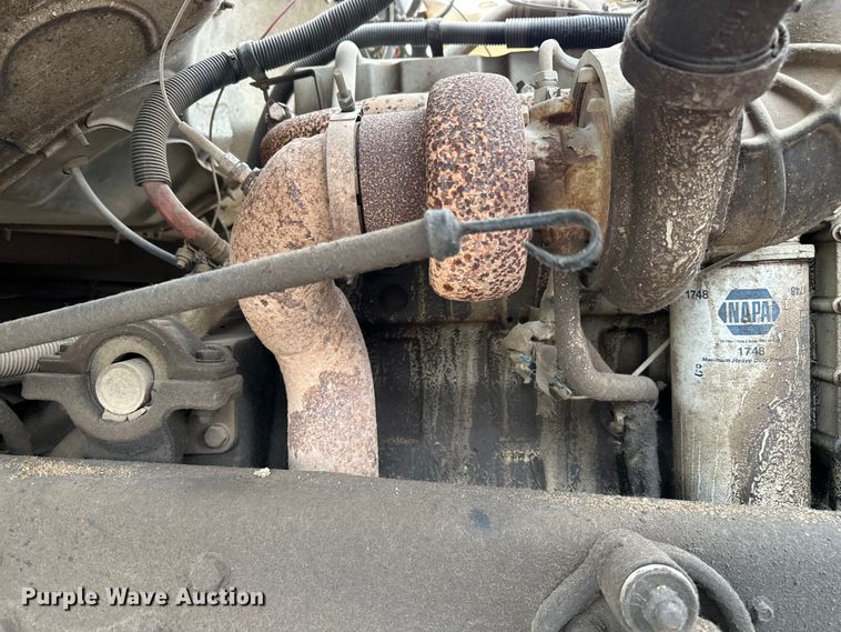 image for item EE3982 1995 Ford LT8000 dump truck