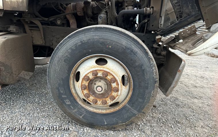 image for item EE3982 1995 Ford LT8000 dump truck