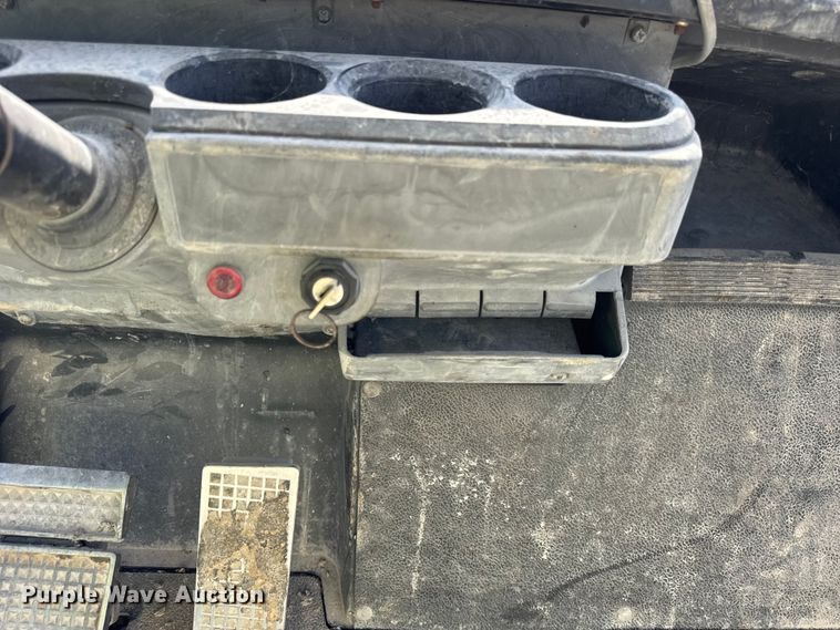 image for item EF2189 2001 Yamaha G16A golf cart