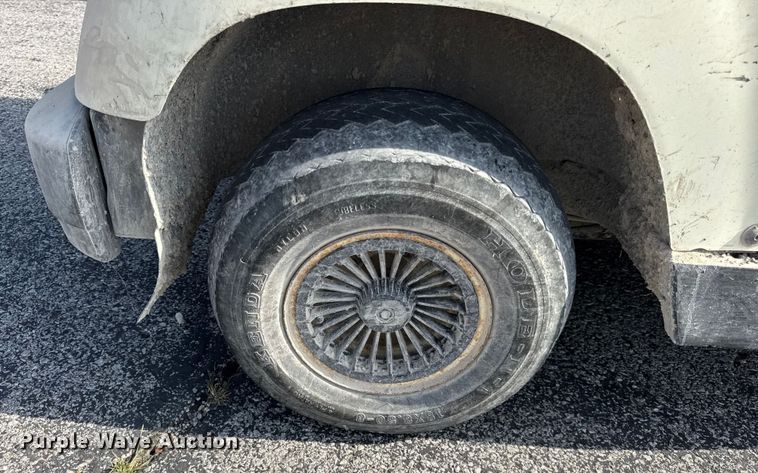 image for item EF2189 2001 Yamaha G16A golf cart