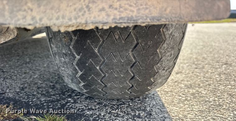 image for item EF2189 2001 Yamaha G16A golf cart