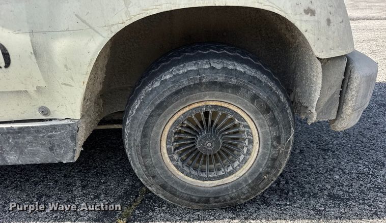 image for item EF2189 2001 Yamaha G16A golf cart