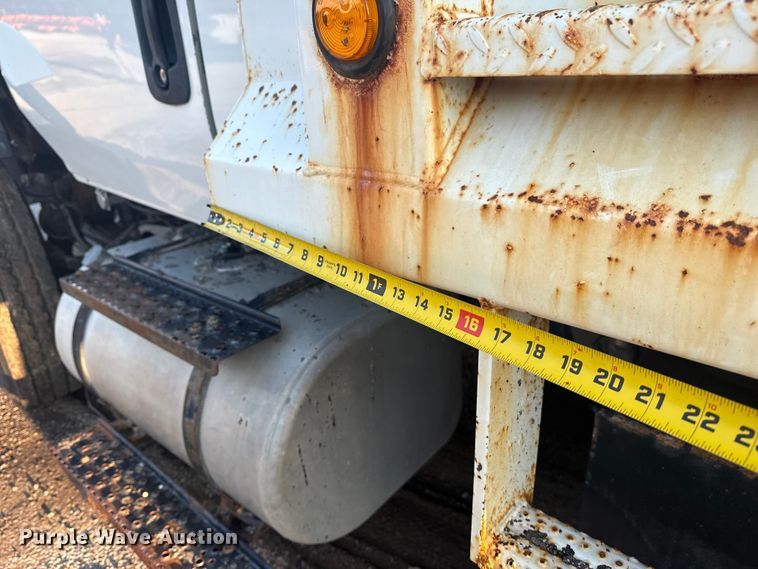 image for item EG8187 2014 International 7400 dump truck