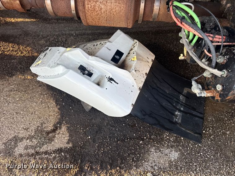 image for item EG8187 2014 International 7400 dump truck