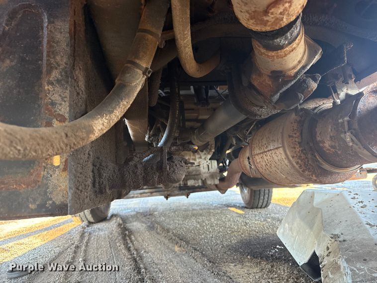 image for item EG8187 2014 International 7400 dump truck