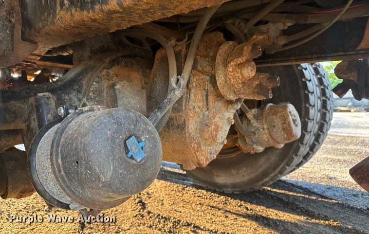 image for item EG8187 2014 International 7400 dump truck